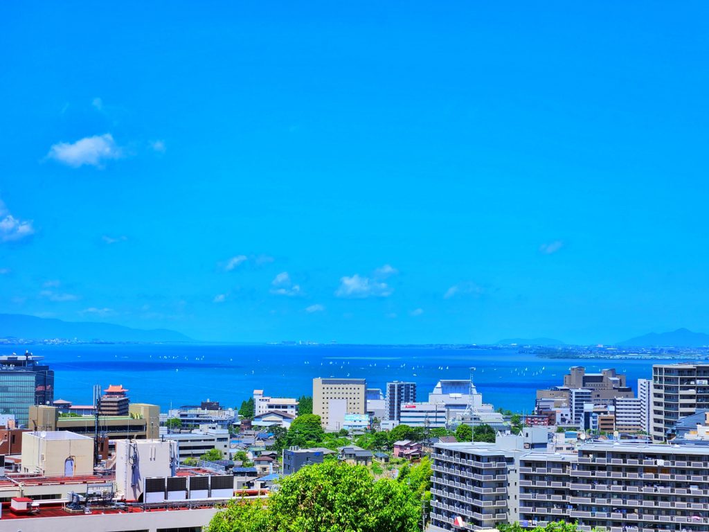 大津サービスエリアからの琵琶湖の眺め
