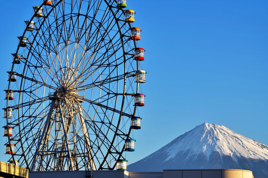 富士川SAの観覧車と富士山