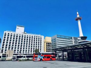 京都府京都市 京都タワーと京都駅前