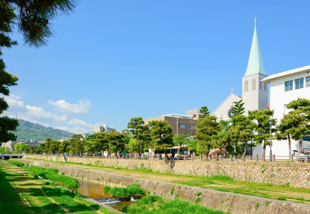 兵庫県芦屋市 芦屋川と街並み