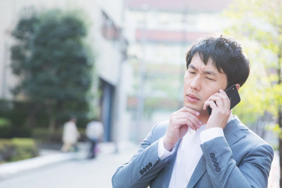 電話ラッシュで困る男性