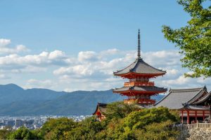 京都の清水寺と三重の塔