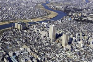 総武線の市川駅付近（千葉県市川市）
